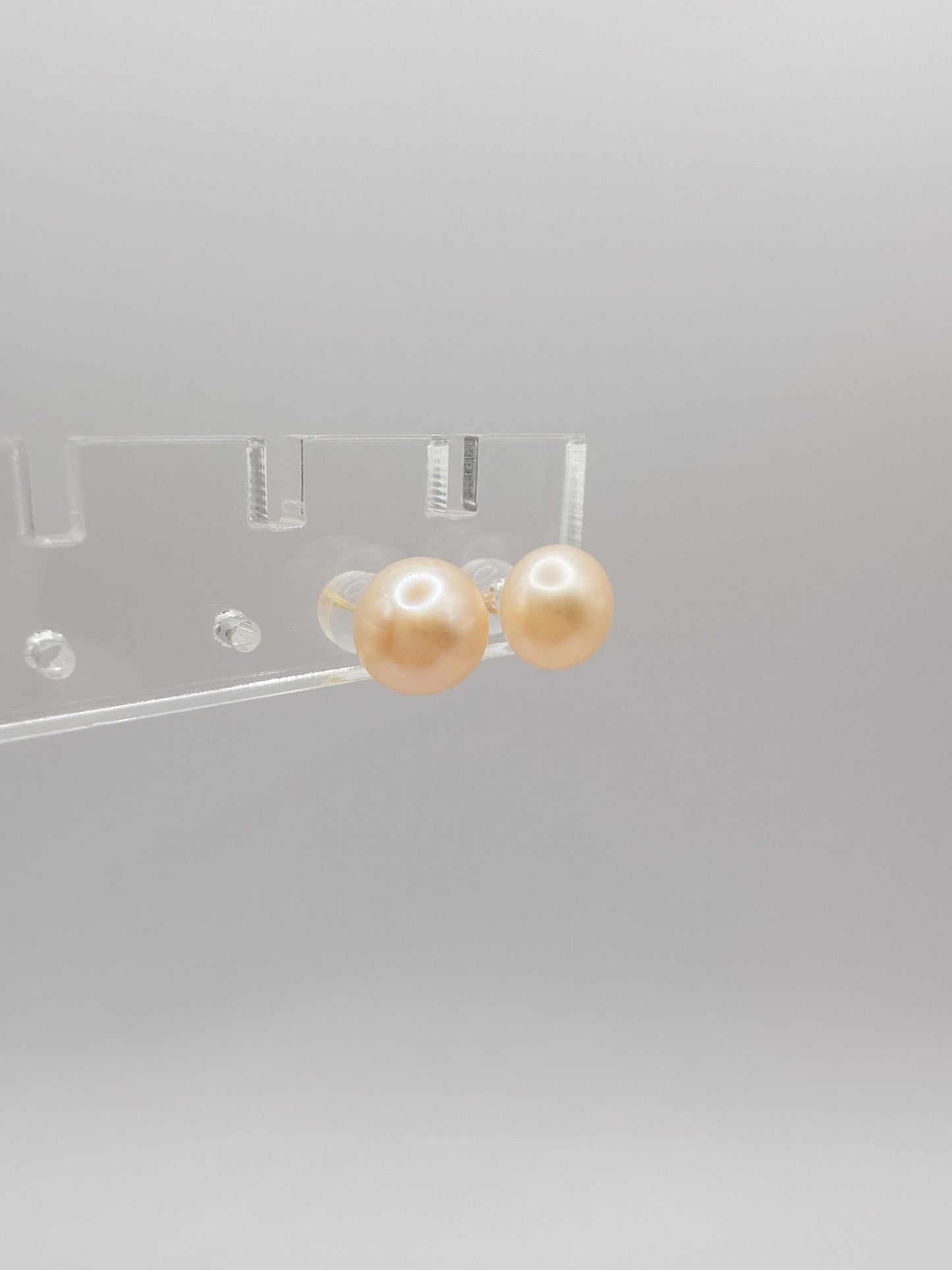 OS peach freshwater pearl studs (8mm)