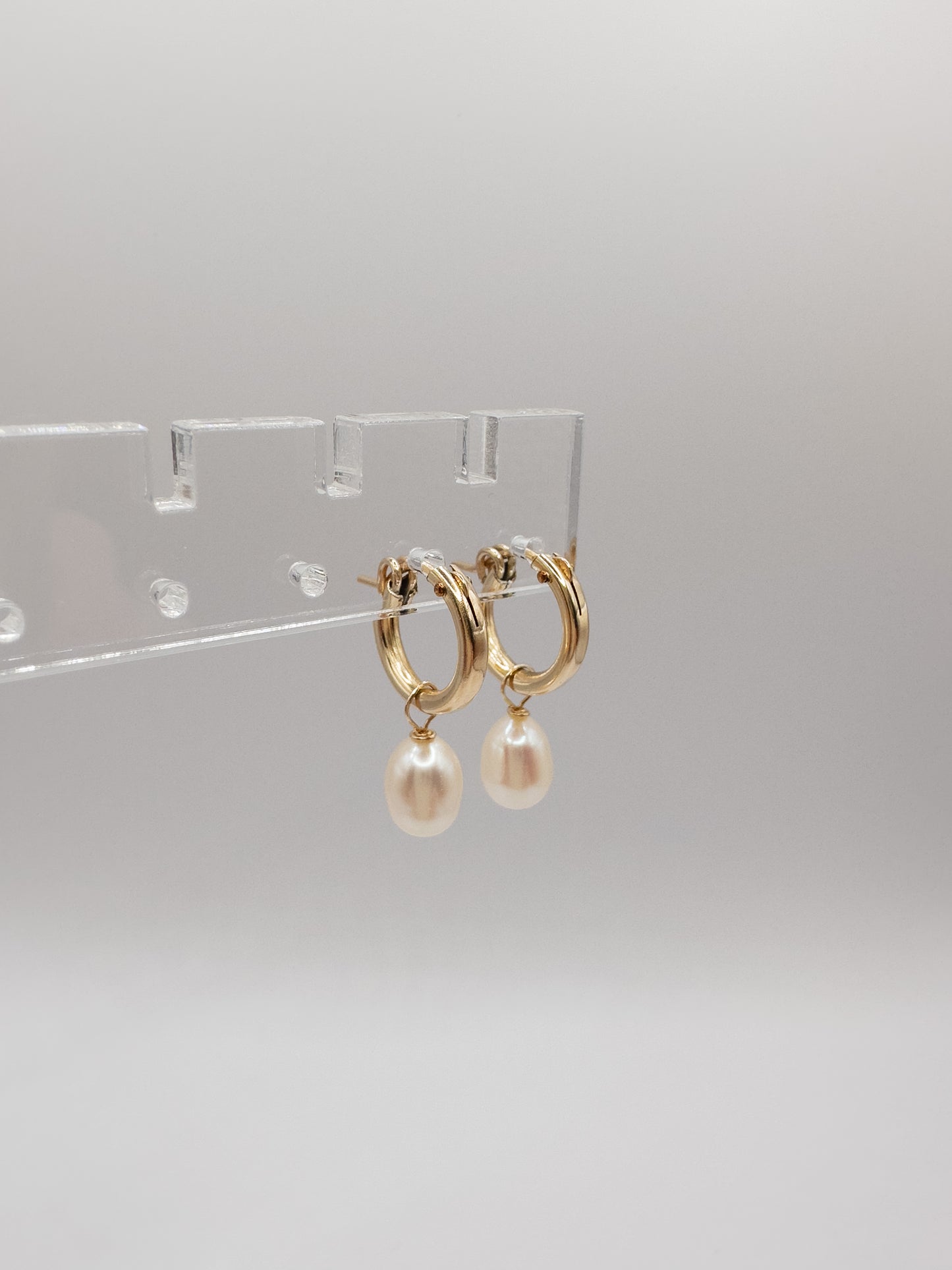 OS gold filled & pearl huggie hoop earrings.