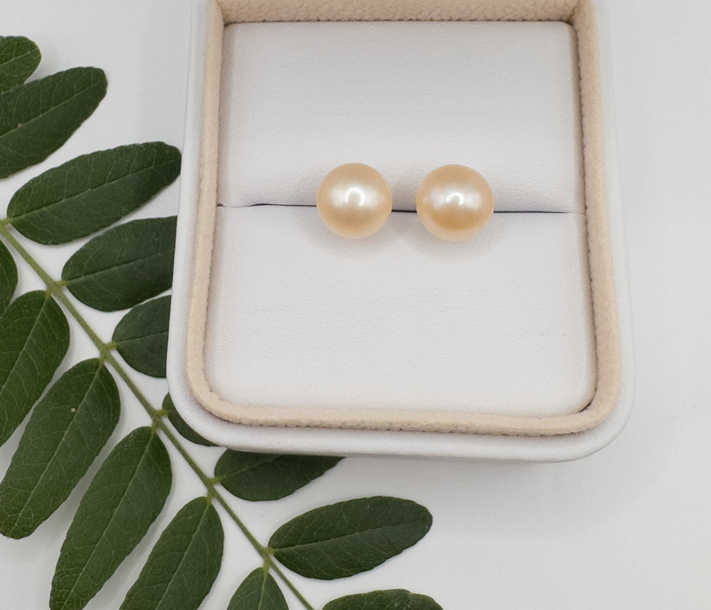 OS peach freshwater pearl studs (8mm)