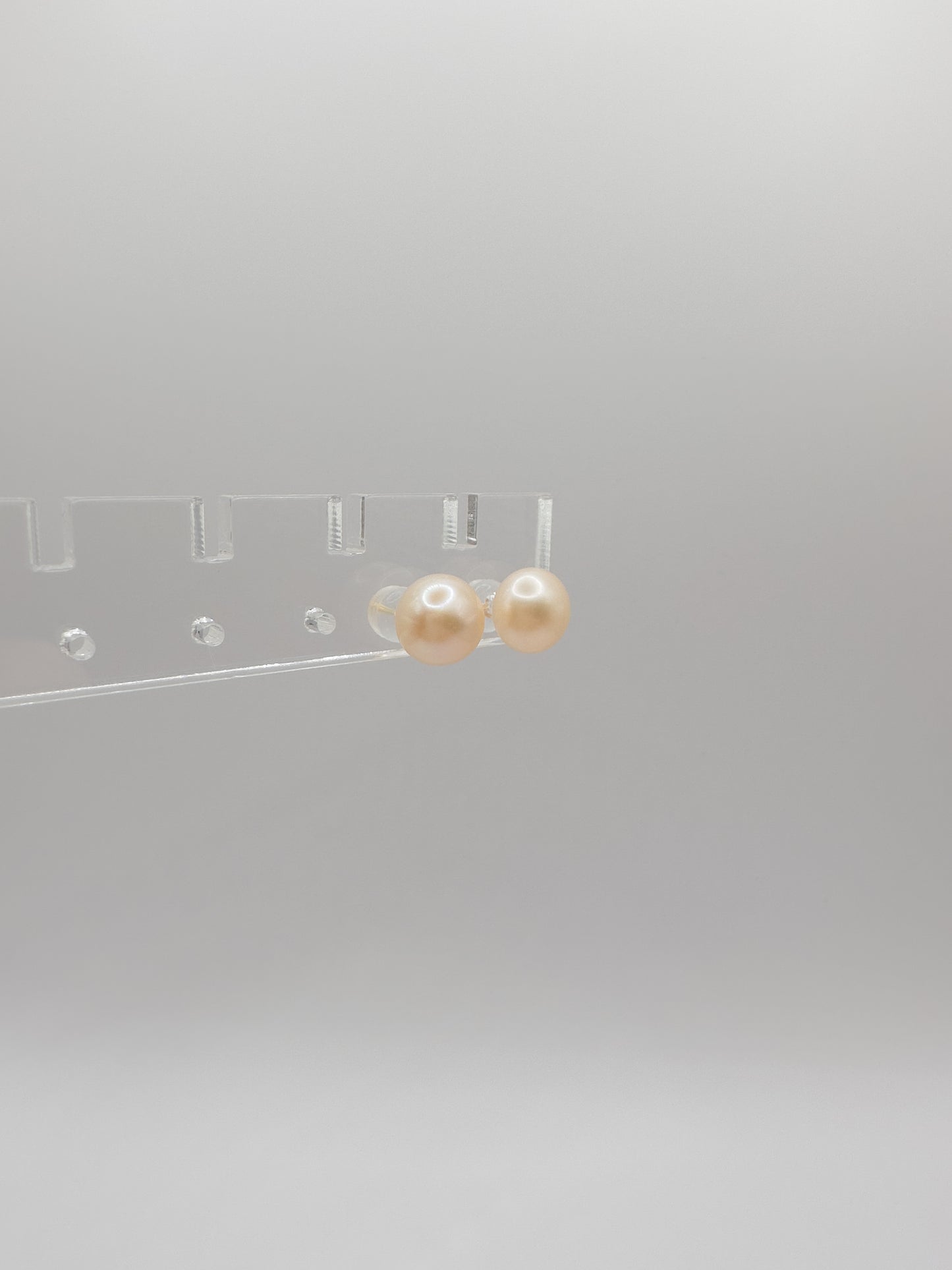 OS peach freshwater pearl studs (8mm)