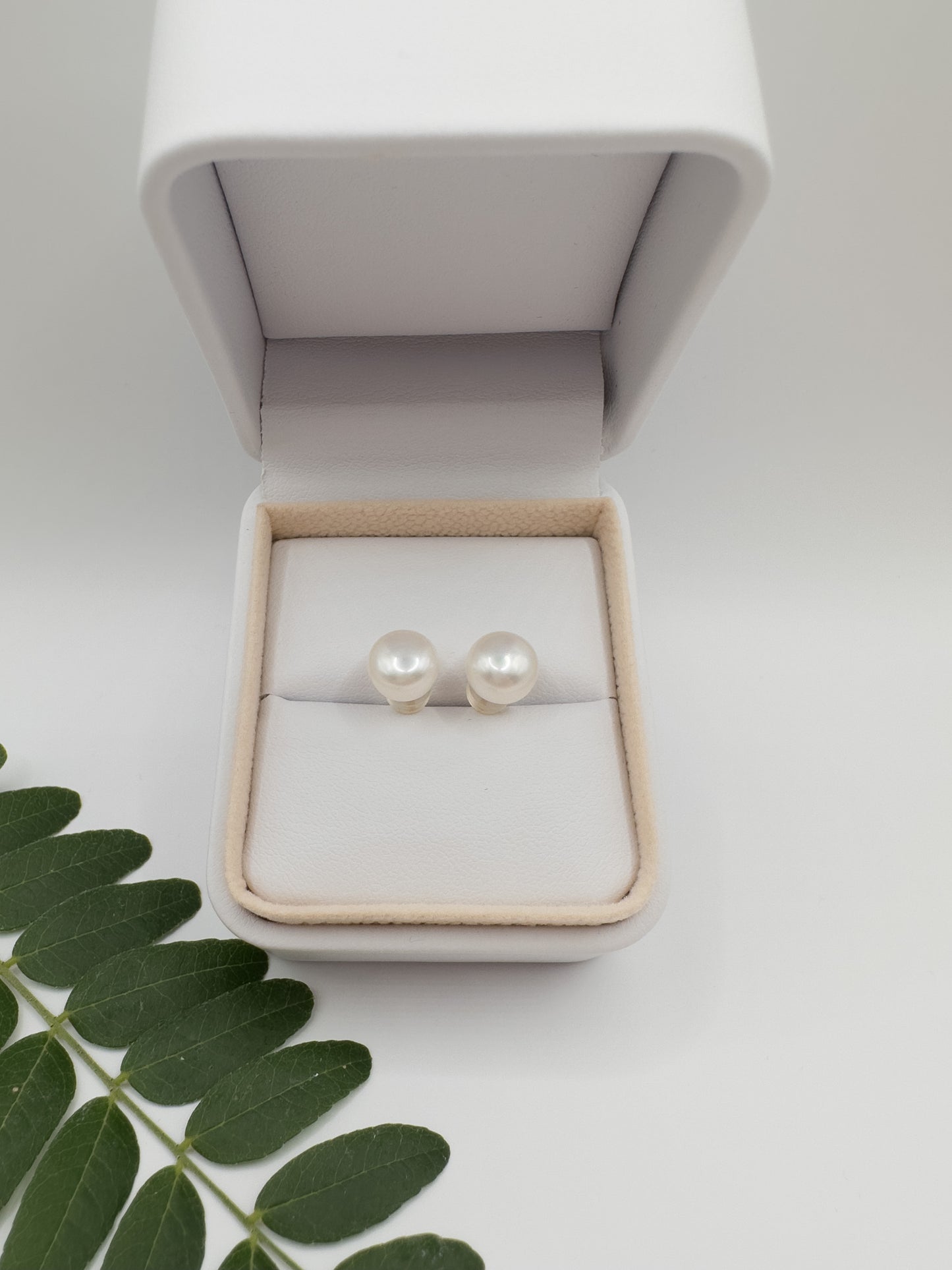 OS white freshwater pearl studs (8mm)