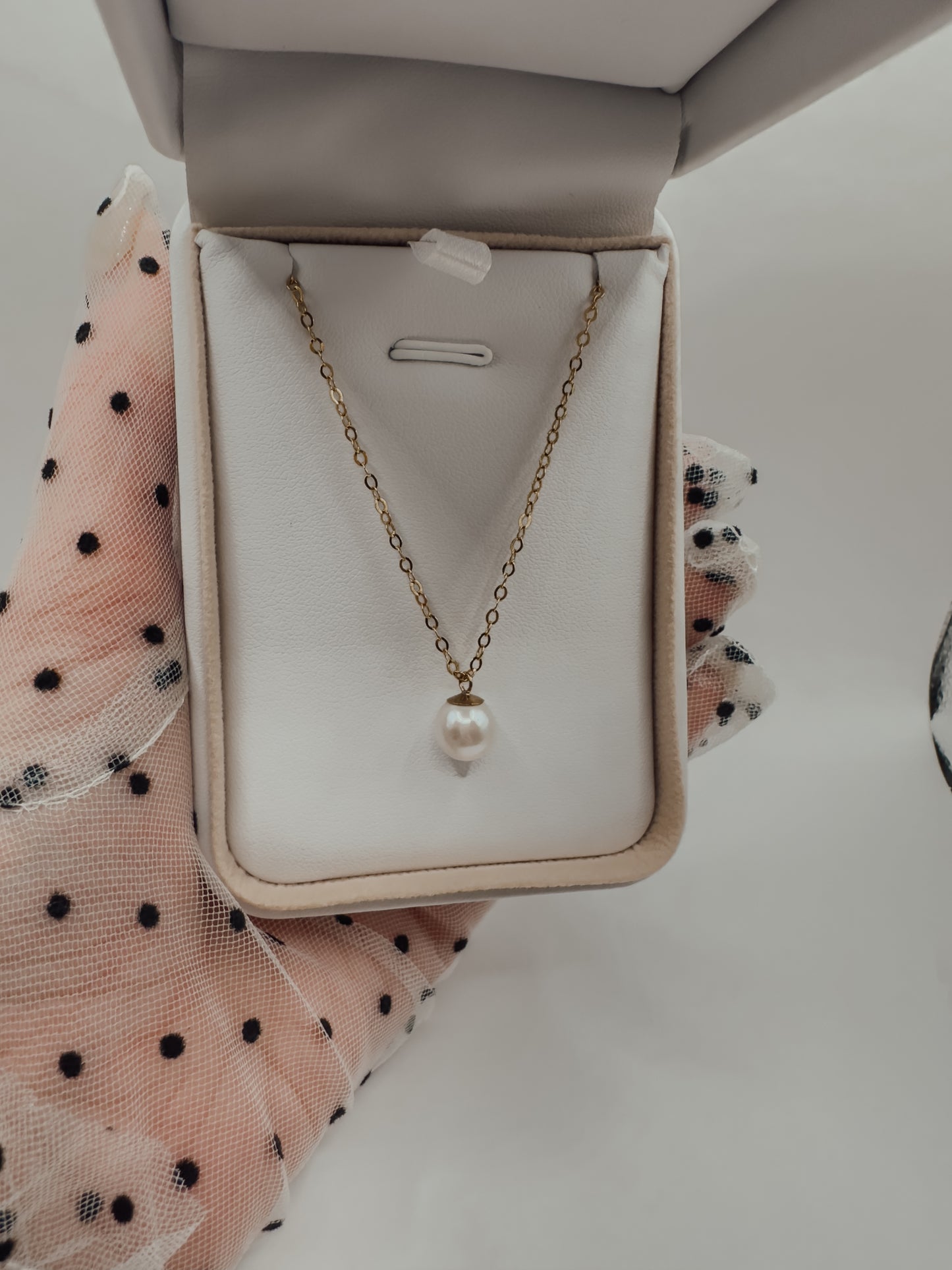 OS single pearl necklace