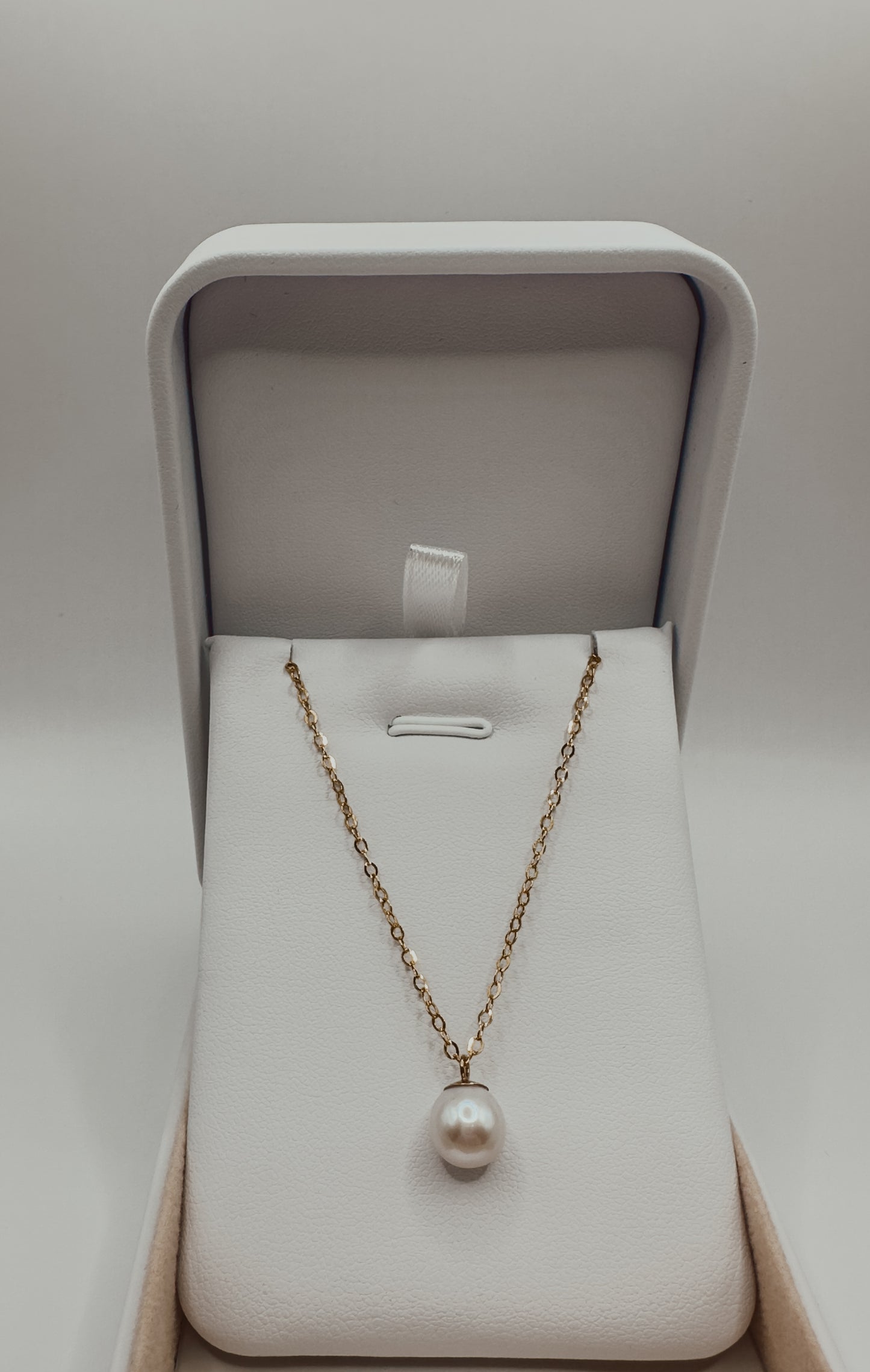 OS single pearl necklace