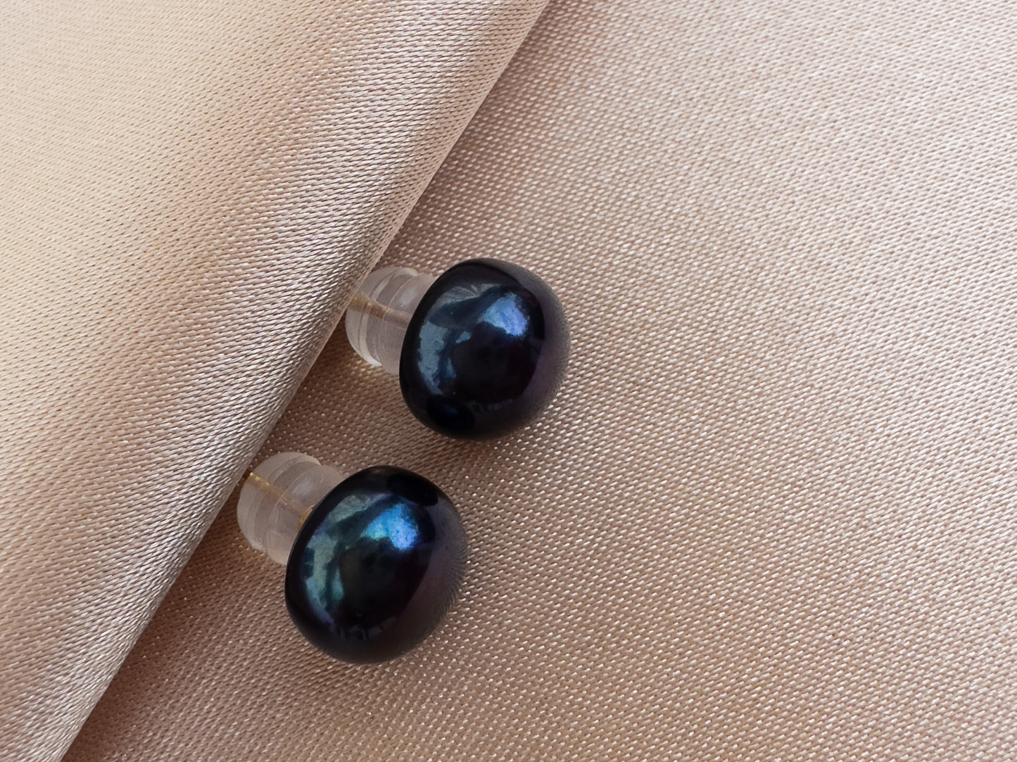 OS dark navy-blue freshwater pearl studs (9mm)