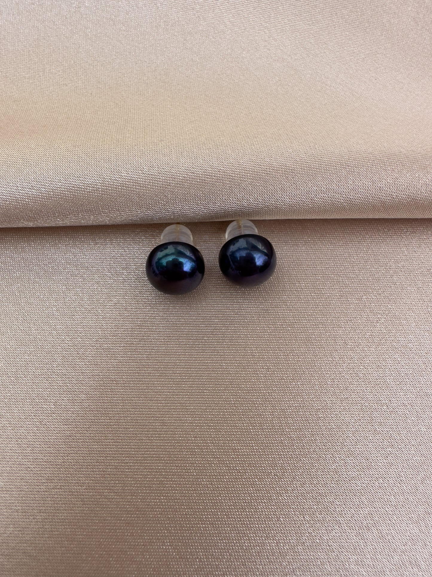 OS dark navy-blue freshwater pearl studs (9mm)