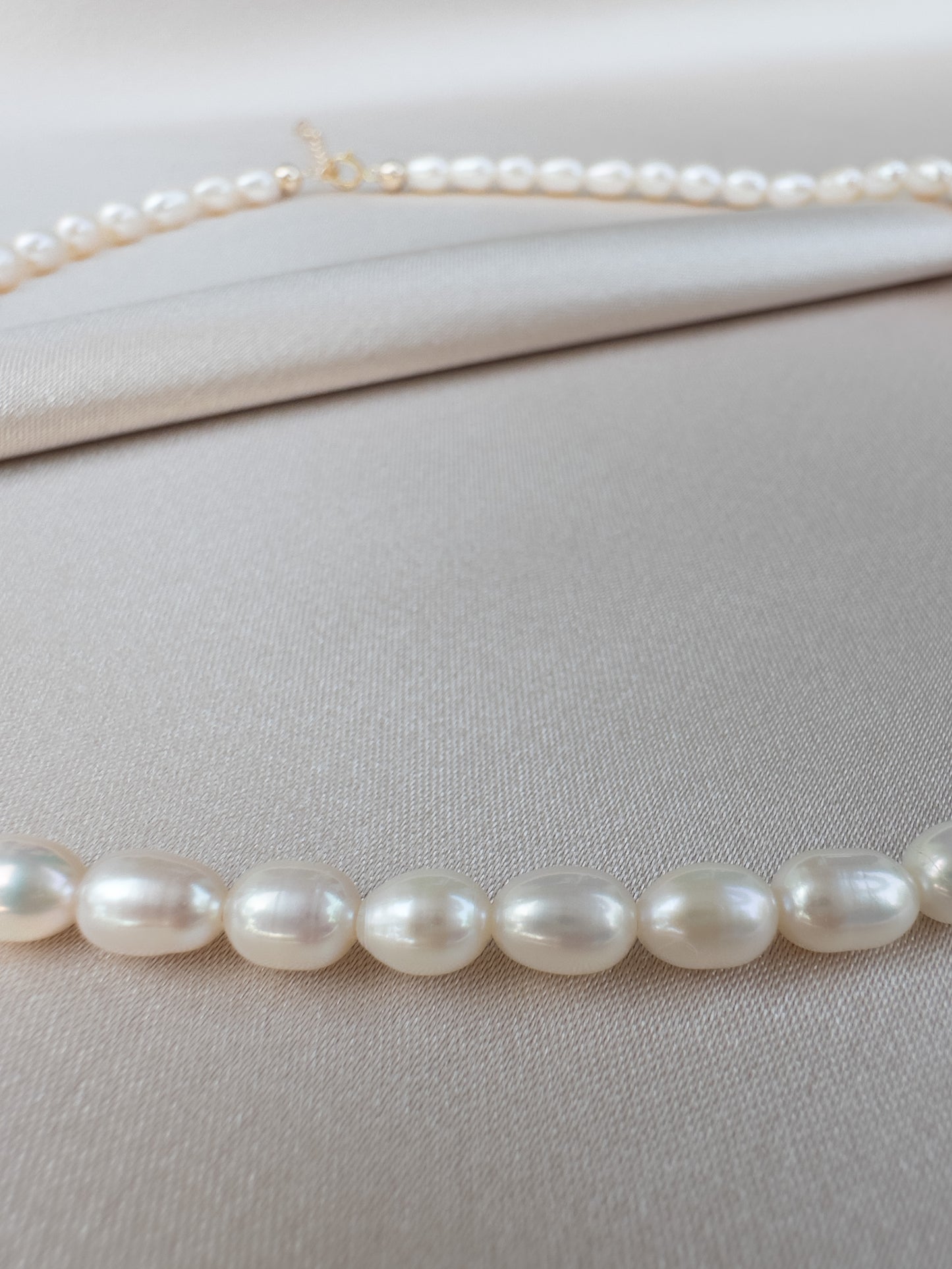 OS natural rice pearl / gold-filled choker. S (3.5-4 mm pearl)