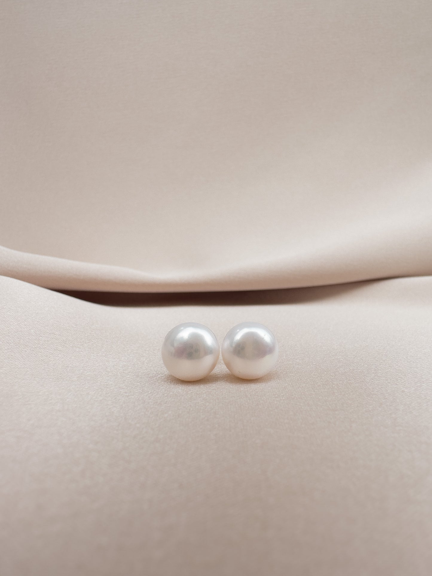 OS white freshwater pearl studs (9mm)