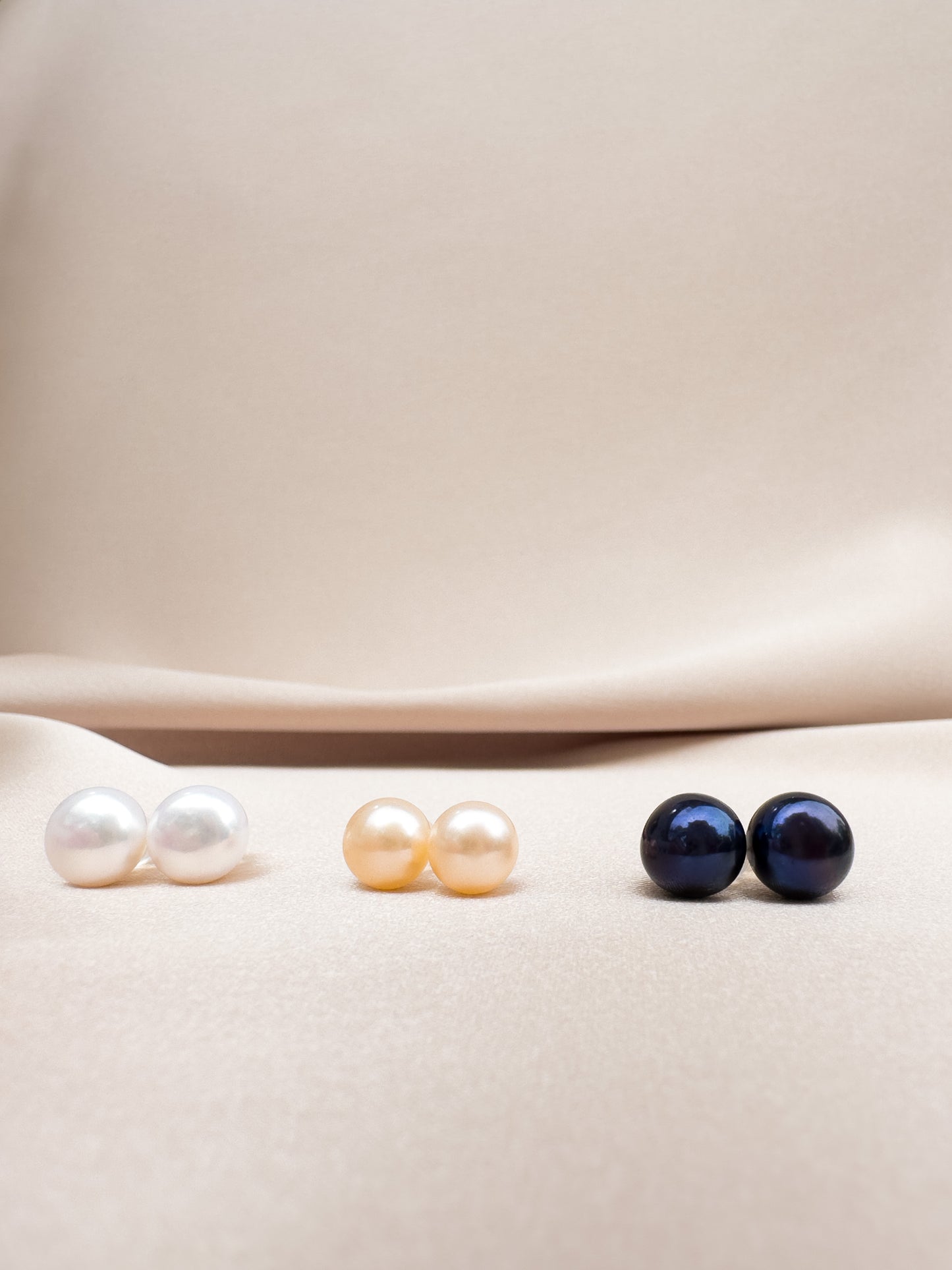 OS dark navy-blue freshwater pearl studs (9mm)