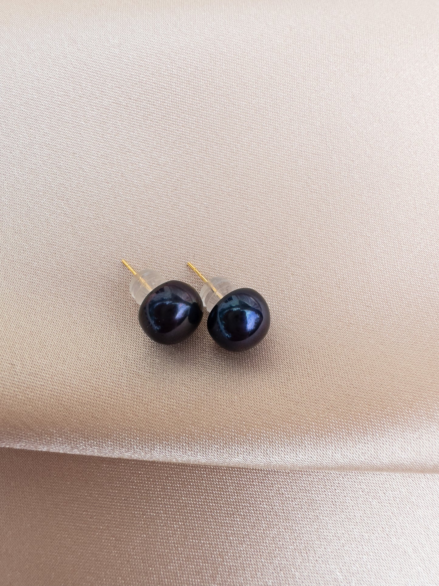 OS dark navy-blue freshwater pearl studs (9mm)